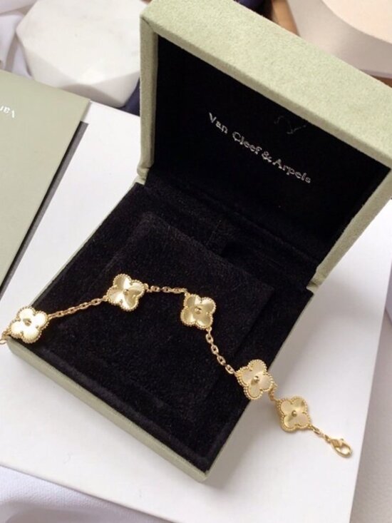 Authentic Women's Van Cleef & Arpels 5 Motif Alhambra Bracelet 18K Gold - Picture 3 of 6